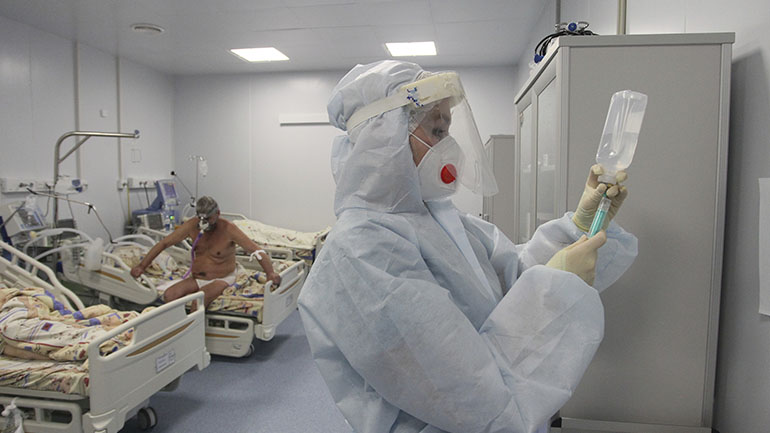 Νέο ρεκόρ μολύνσεων και θανάτων από τον κορωνοϊό καταγράφηκε στη Ρωσία